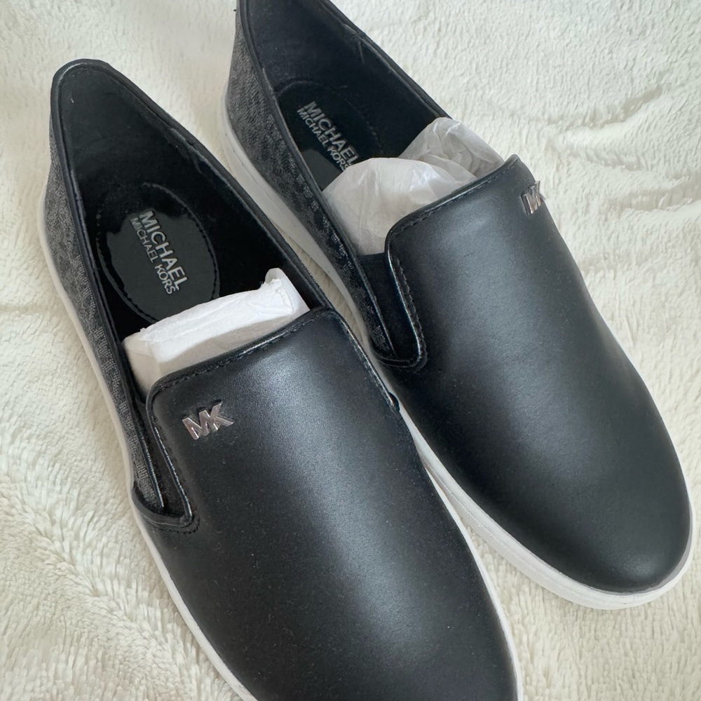 Brand NEW Michael Kors Womens Black and White Loafers